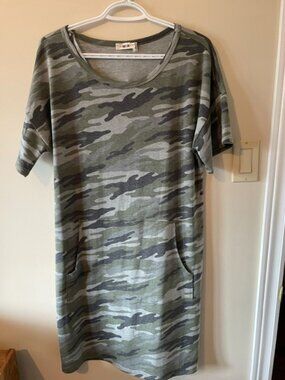 FIRST LOVE Grey/Grn CAMO Shrt Slve Pouch Pocket Crew Neck Tunic Dress Sz XL